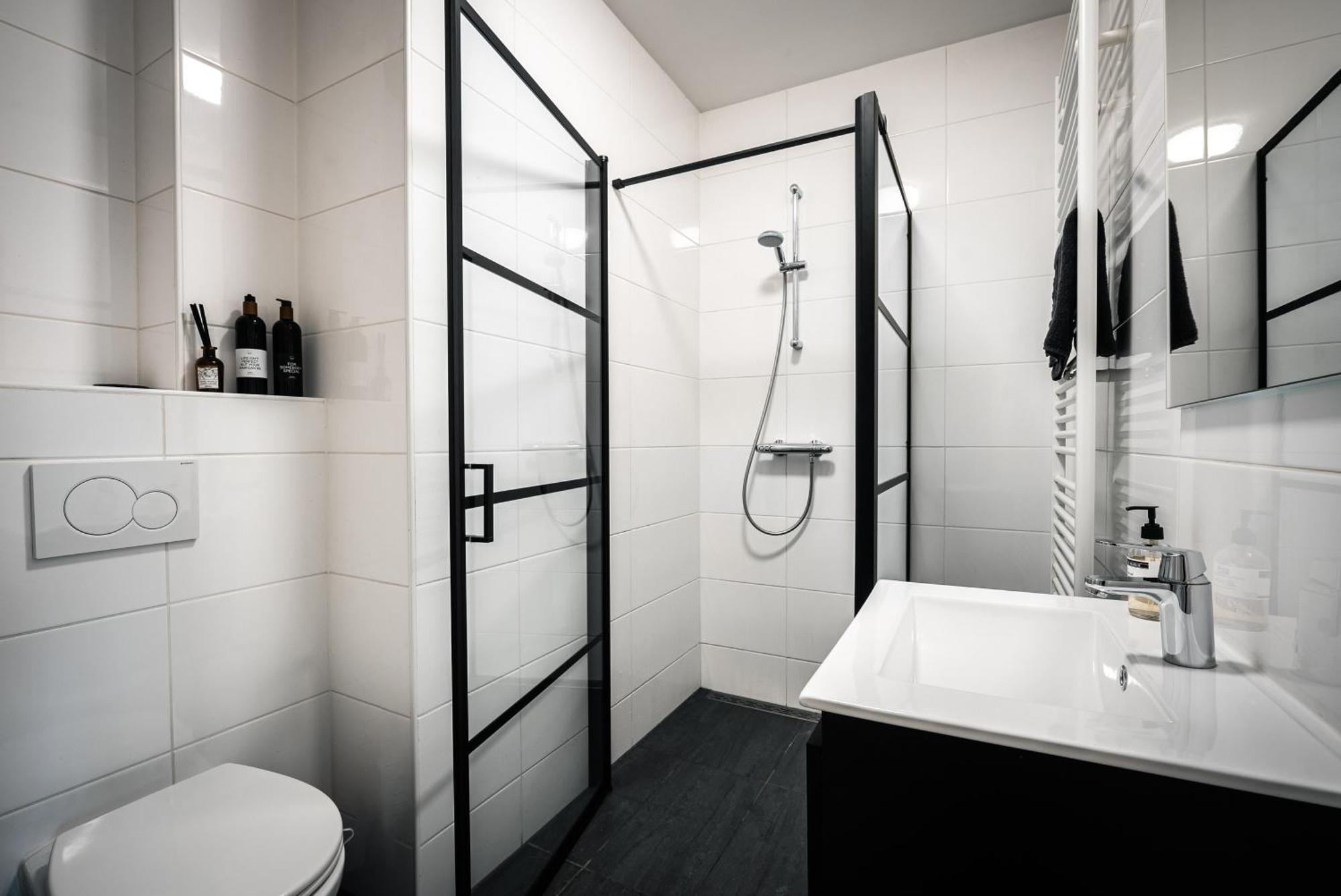 Familie Hotel&Apartments Alkmaar Bagian luar foto